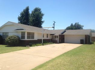 122 S Adolpha Cir, Enid, OK 73703
