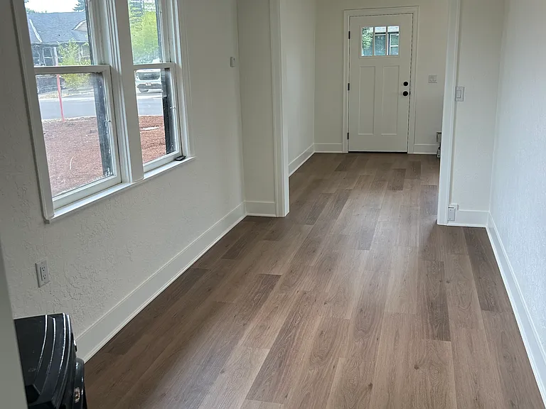 548 N Locust St — Photo 9