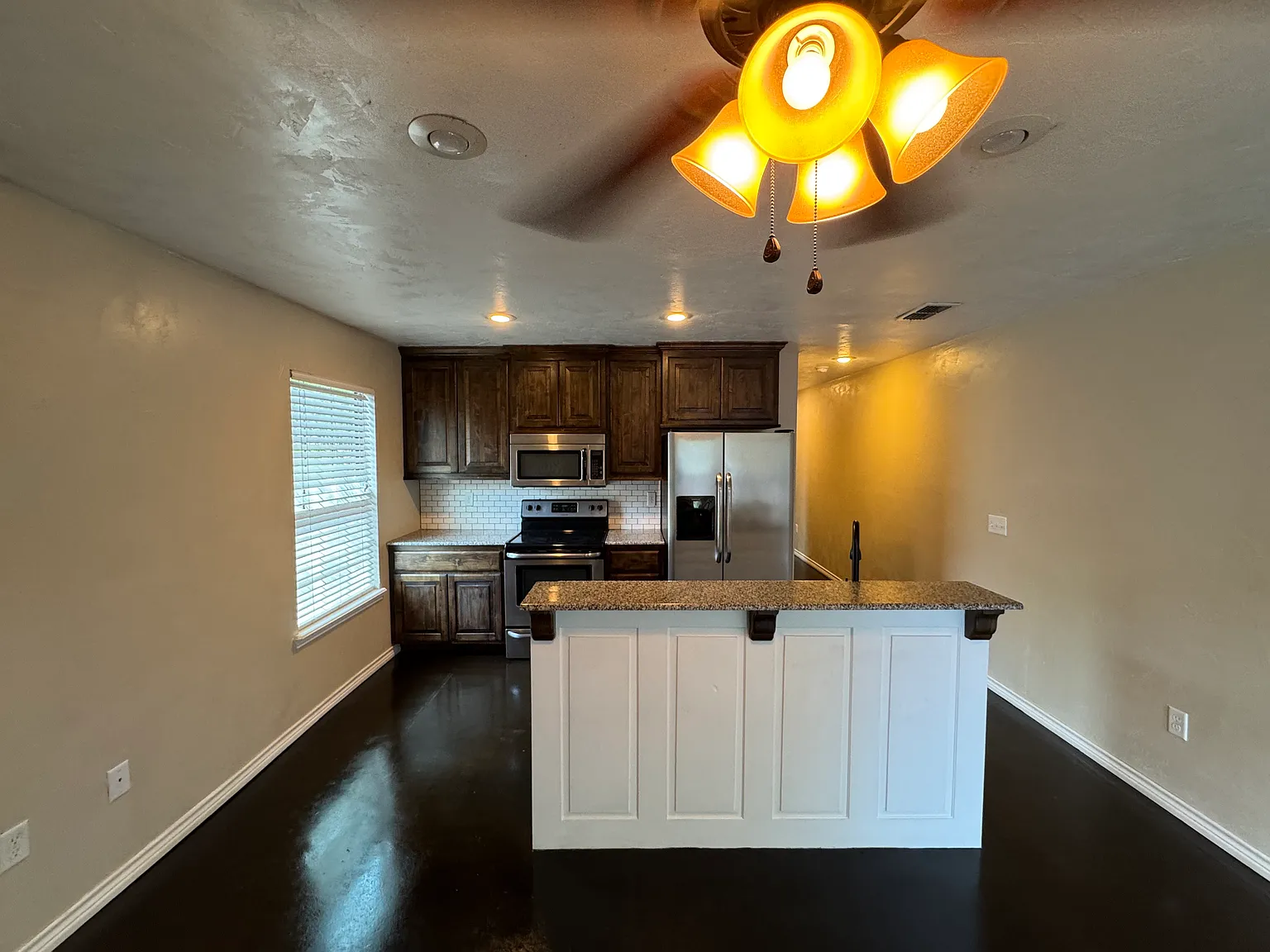 2 bed, 990 sqft, $1,250 — Photo 1