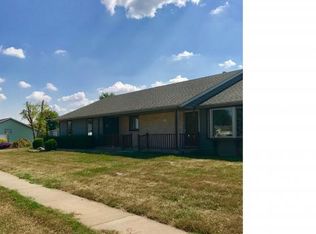 230 Goldenrod Dr, Chatham, IL 62629