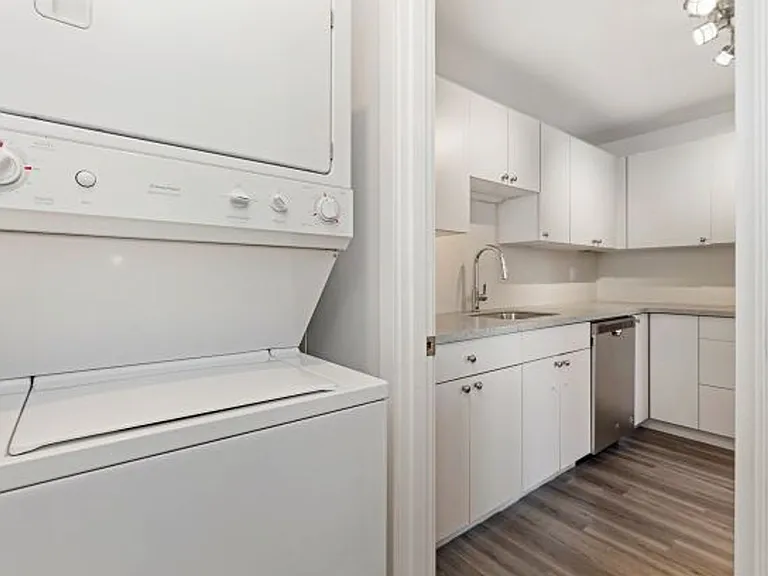 Ekilai Apartments - Spacious 1 Bed, 2 Bed Units & 3 Bed Units, w/ Private Balcony ~ Designer fini... — Photo 49