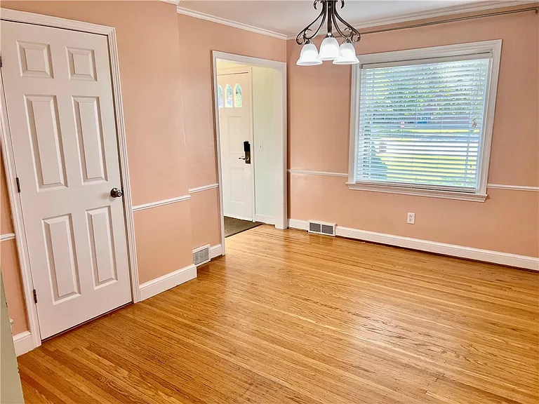 1161 Winton Rd S — Photo 13