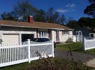 193 Locust Dr, Bay Shore, NY 11706