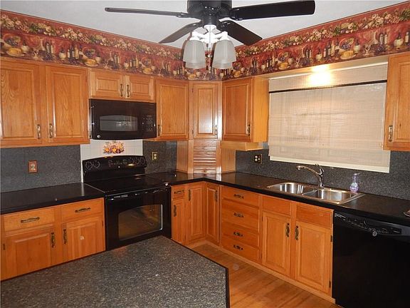 5th image of 100 Hoffman Ave APT 10