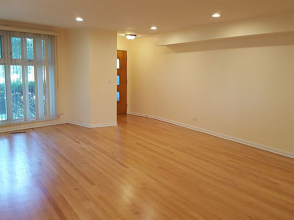 3rd image of 442 Elm Pl