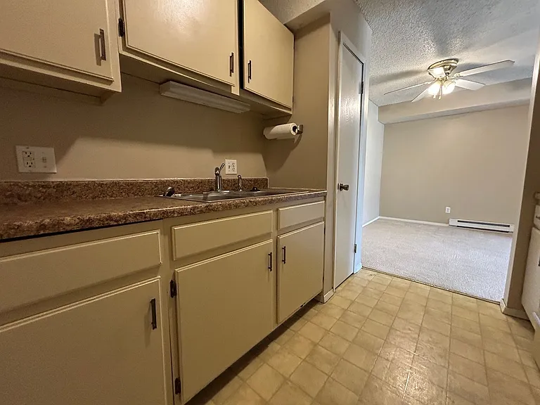 912 N Walnut St — Photo 8