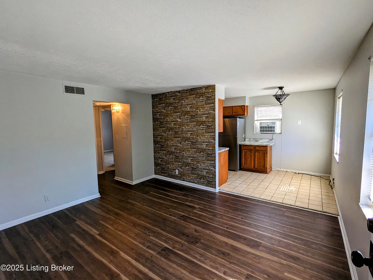 2 bed, 1.0 bath, 850 sqft, $900 — Photo 3