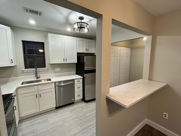 5th image of 214 Dean Dr