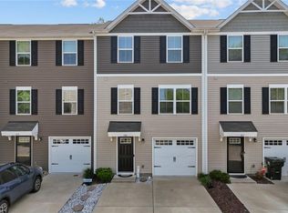 604 Lakeview Cv, Smithfield, VA 23430