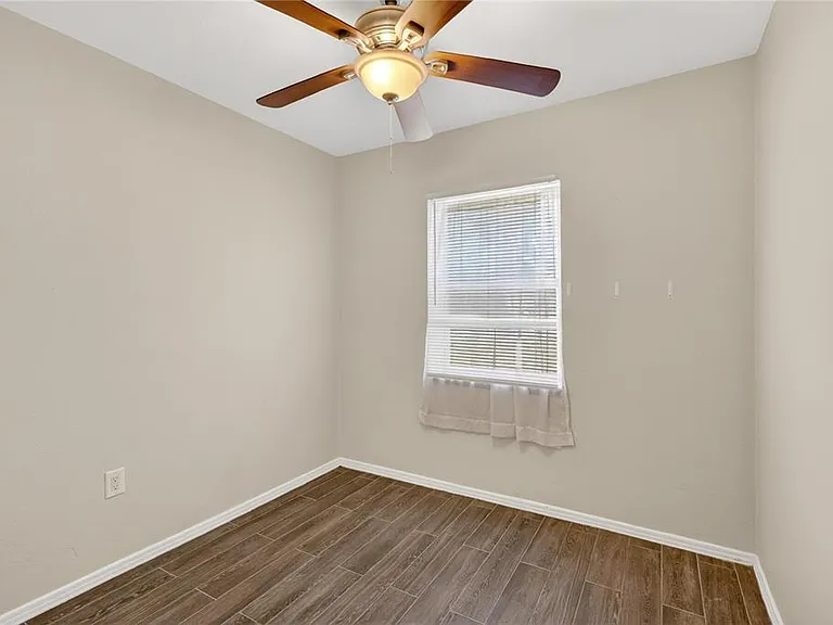 706 Mission Dr — Photo 29