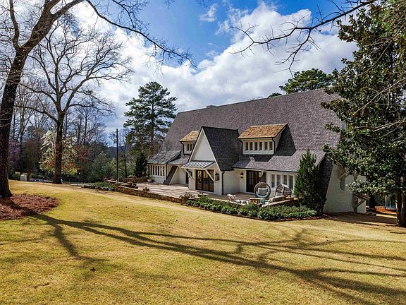 3rd image of 2600 Altadena Rd