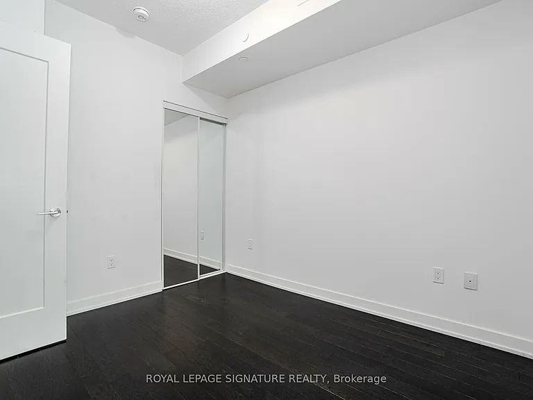 330 Richmond St W #811 — Photo 17