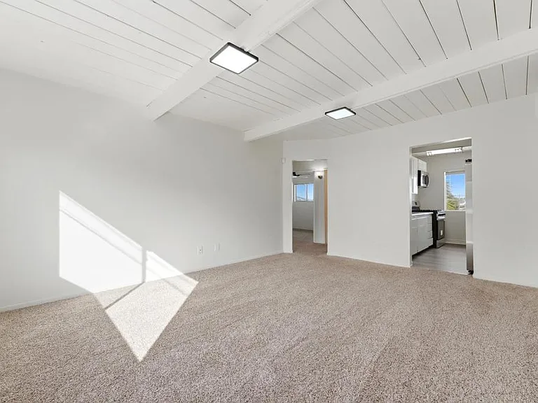 4206 E Division St — Photo 4