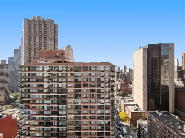 300 East 40th Street image 7 of 16