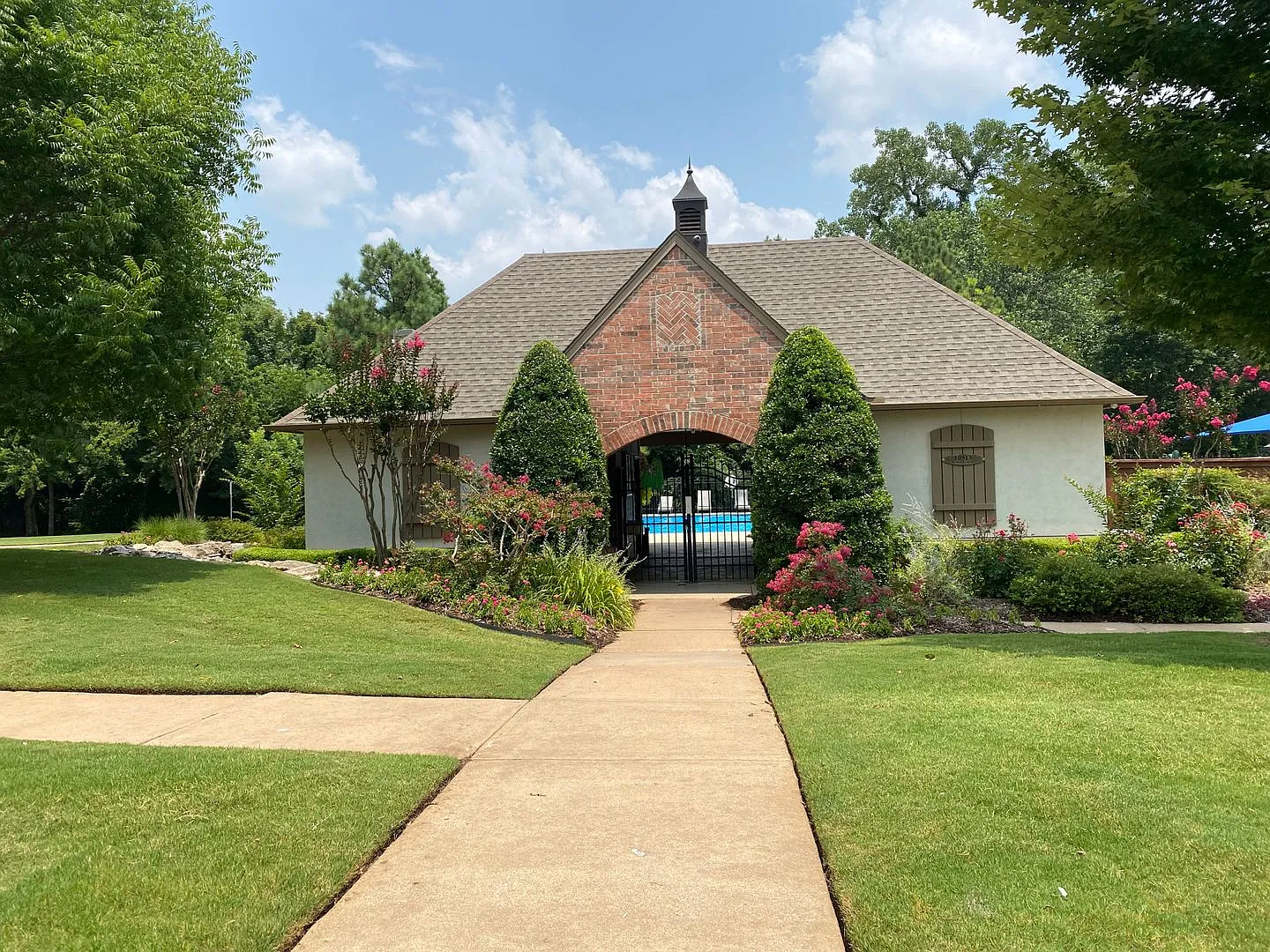 Gorgeous Legacy Park 4+ Bedroom 3.5 Bath 3 Car Garage - Jenks Se Schools! — Photo 4