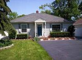 1009 Rockland Rd, Lake Bluff, IL 60044