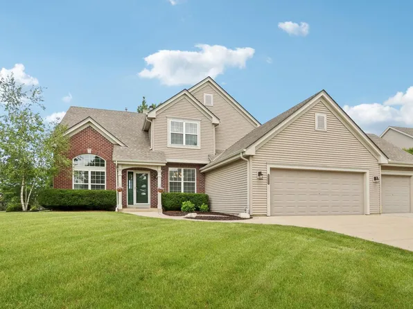 1938 Deer PATH, Waukesha, WI 53189