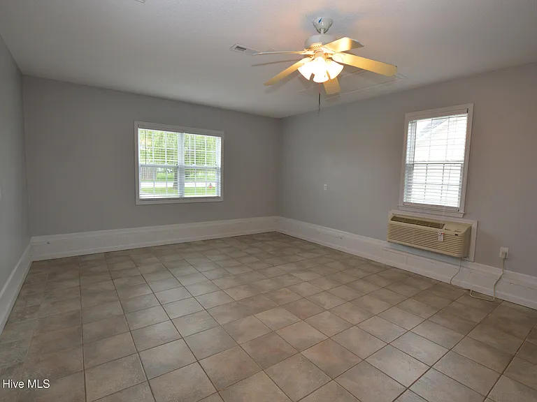 107 Esquire Dr — Photo 8