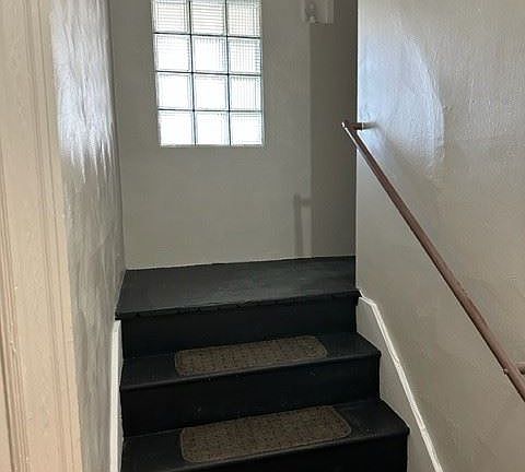 2nd image of 212 Thompson St #3