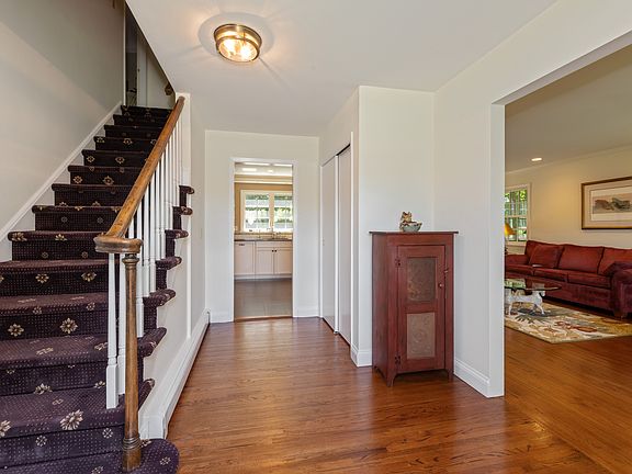 02_19WhitlawLn_148_FoyerLivingRoom_HiRes.jpg