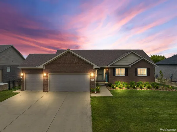 15414 Orchard Meadows Dr, Monroe, MI 48161