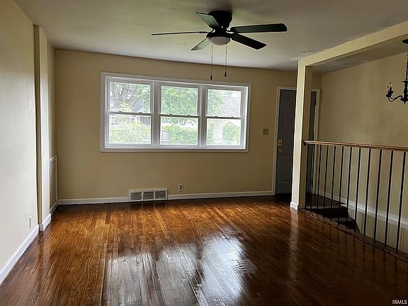 4th image of 1026 E Wayne St Floor 1
