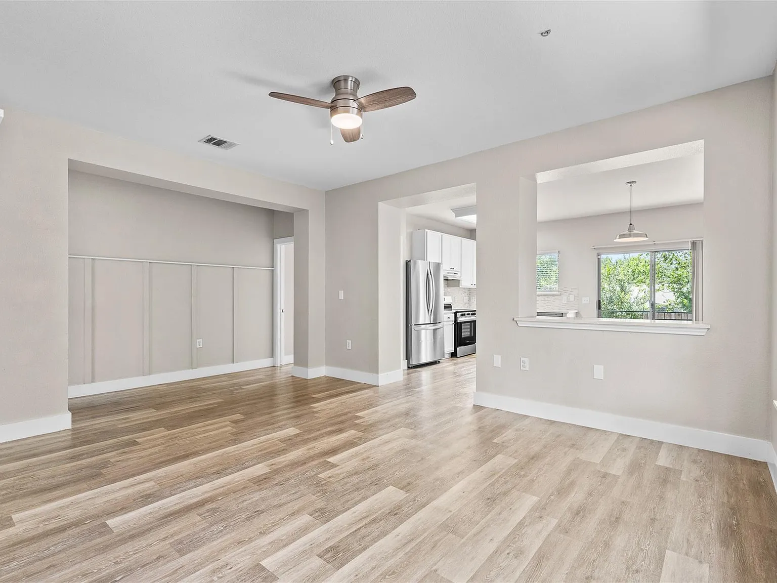 3 bed, 2.0 bath, 1231 sqft, $2,100 — Photo 3