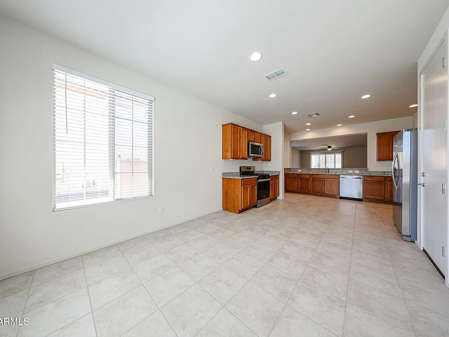 3 bed, 2.0 bath, 1959 sqft, $2,400 — Photo 3