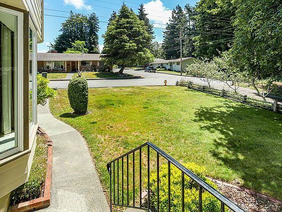 2nd image of 1190 Vista Dr
