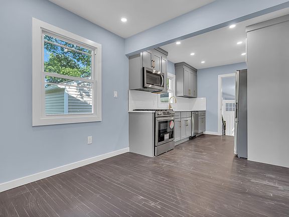 3rd image of 32 Northfield Ave