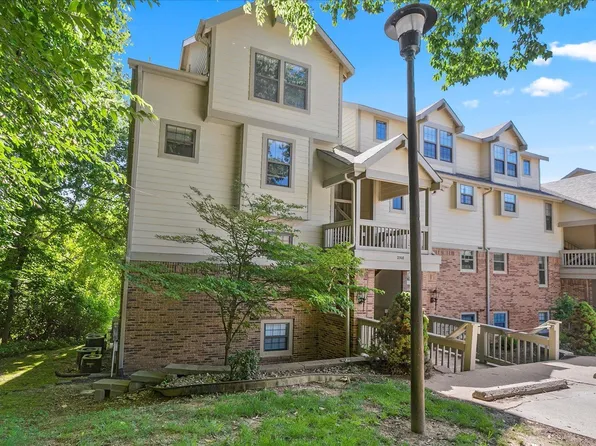 2308 Yellowstone Park Ct APT F, Maryland Heights, MO 63043