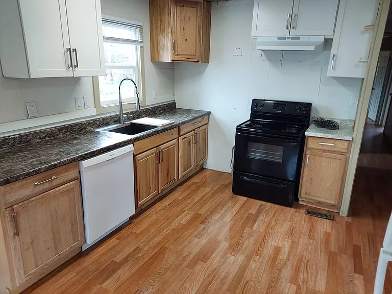 38125 Mount Hope Dr — Photo 2