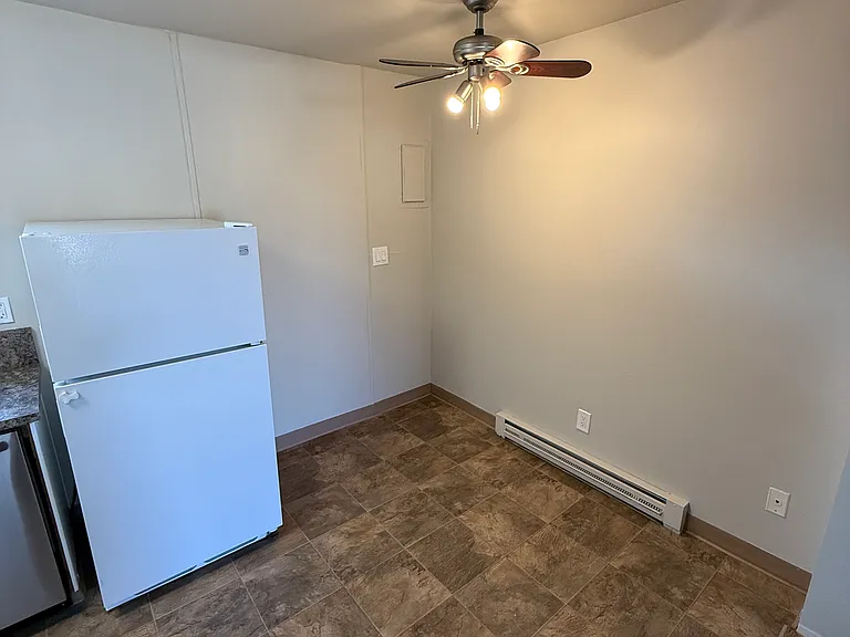 Hall Court Apartments — Photo 8