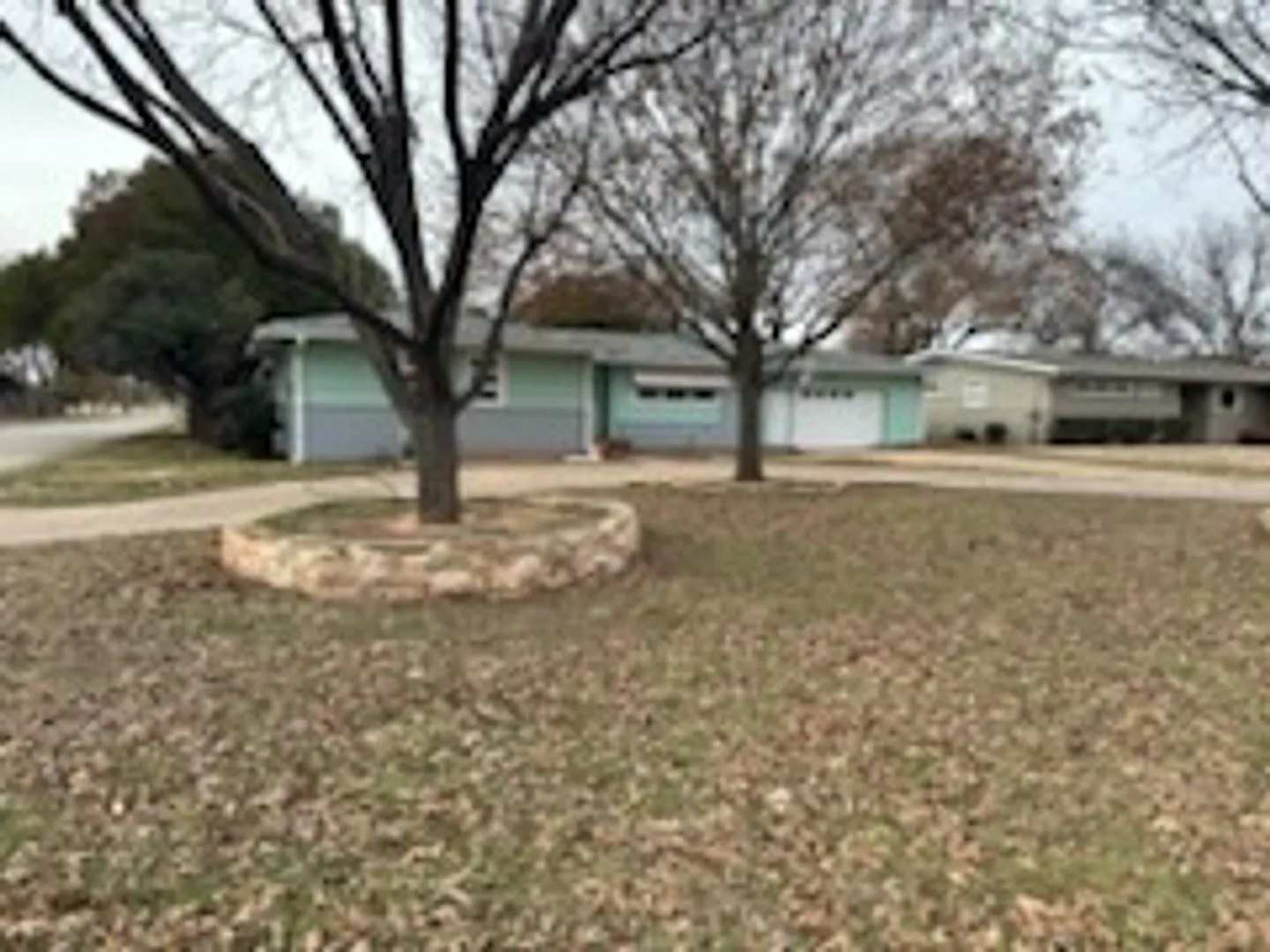 3 bed 2 bath Home with Pool! — Photo 2