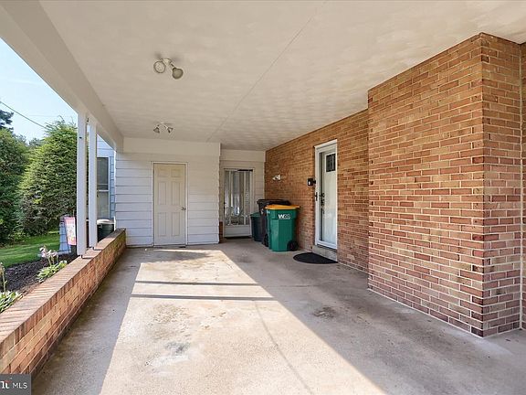 4th image of 212 W Courtland Ave