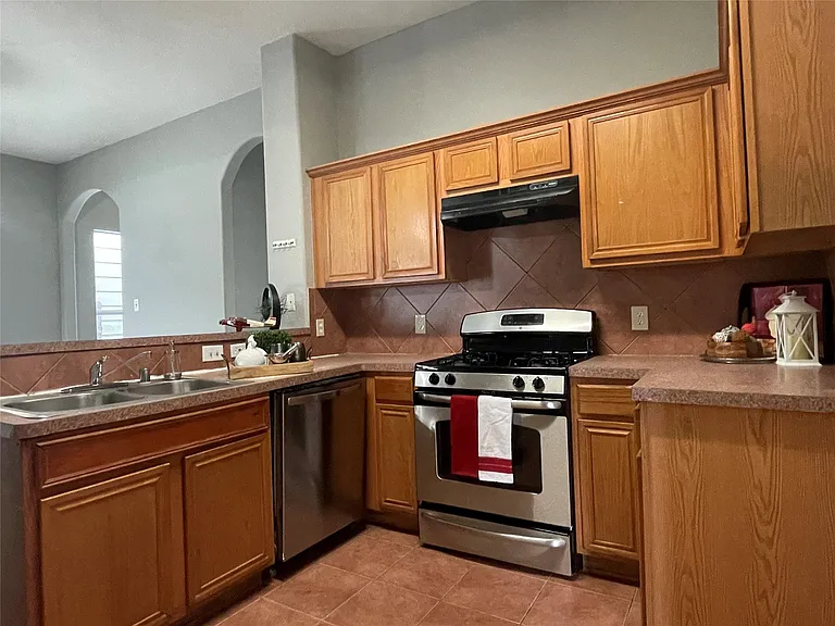 811 Forest Hillside Ln — Photo 20
