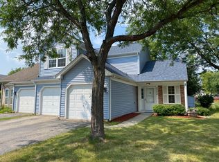 2502 Applewood Ln, Woodstock, IL 60098