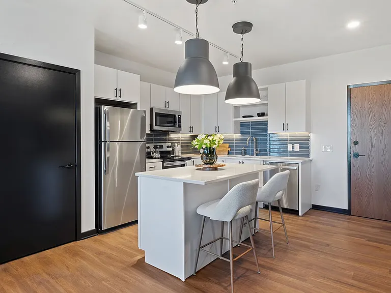 37 West Farnam — Photo 31
