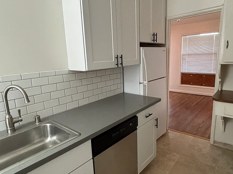 157 W Broadmoor Blvd #1 — Photo 1