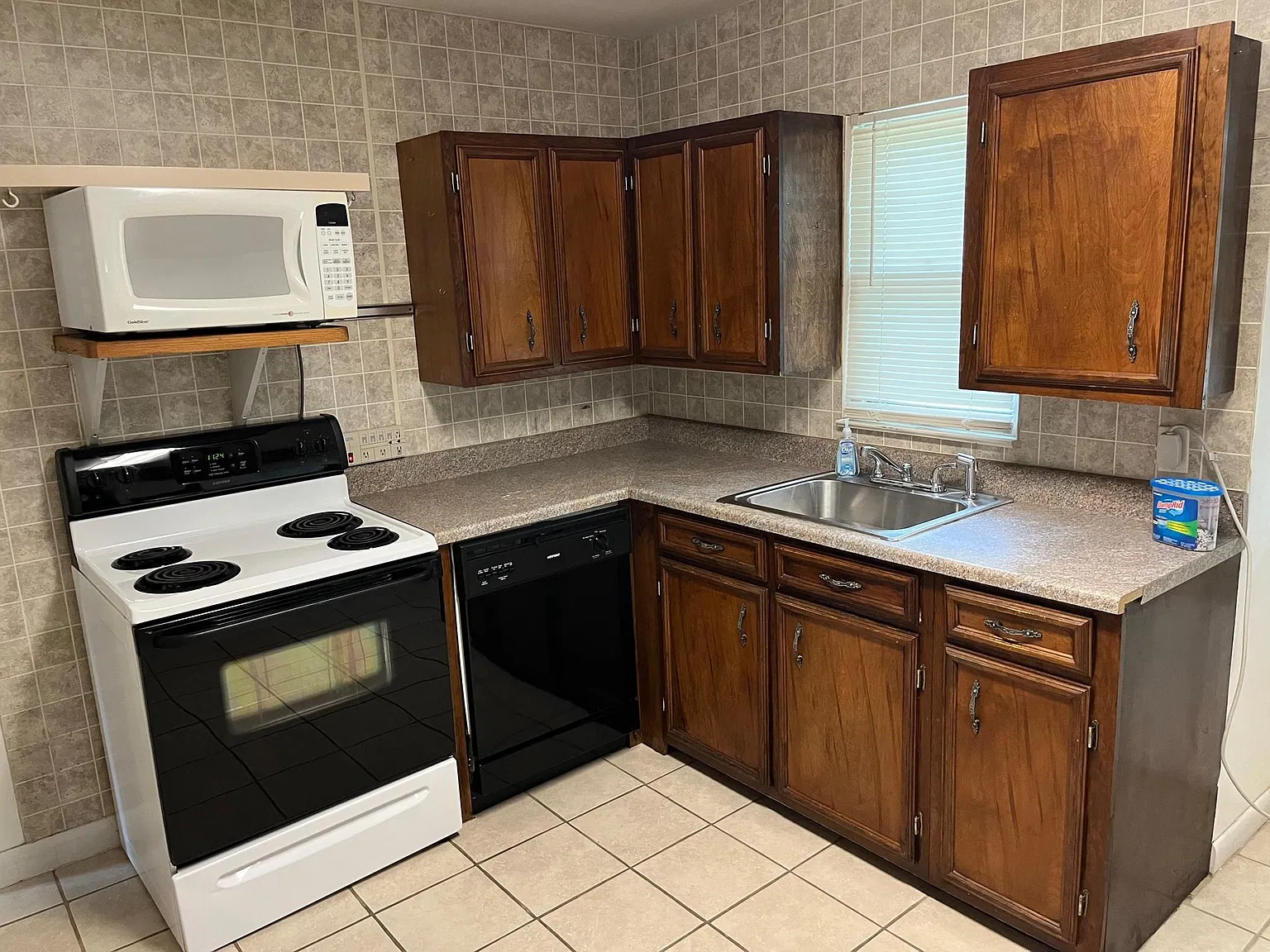 2 bed, 831 sqft, $1,000 — Photo 3