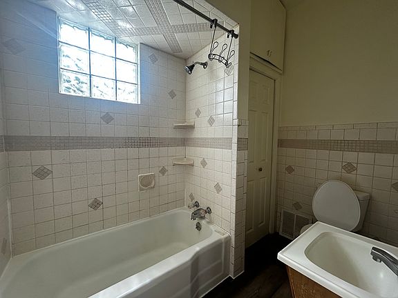 5th image of 4819 24th Ave #1