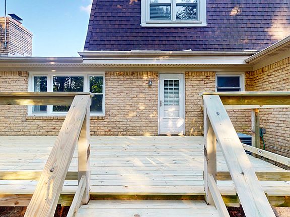 2nd image of 707 Sir Walter Cir