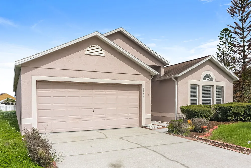 4 bed, 2.0 bath, 1874 sqft, $2,495 — Photo 3