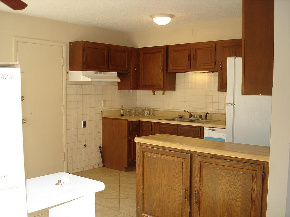 2nd image of 7105 E 107th St