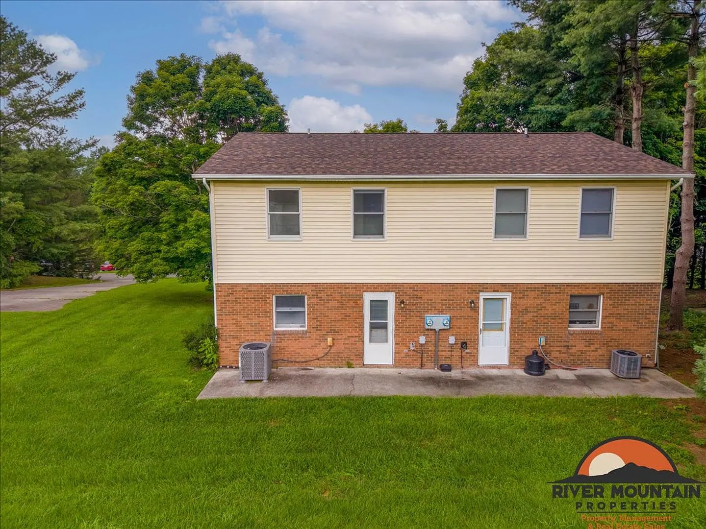 Recently Updated Home Near Virginia Tech — Photo 3