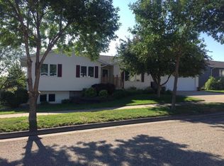 1932 Riggs Dr, Pierre, SD 57501