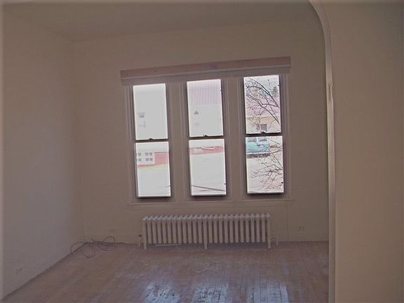 3rd image of 605 E Ayer St