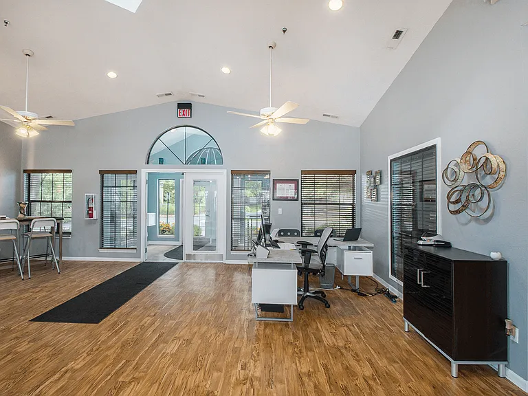 Westfield Club Apartments — Photo 28