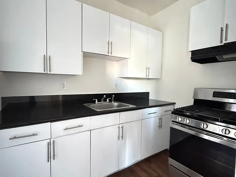 430 Union Avenue — Photo 4