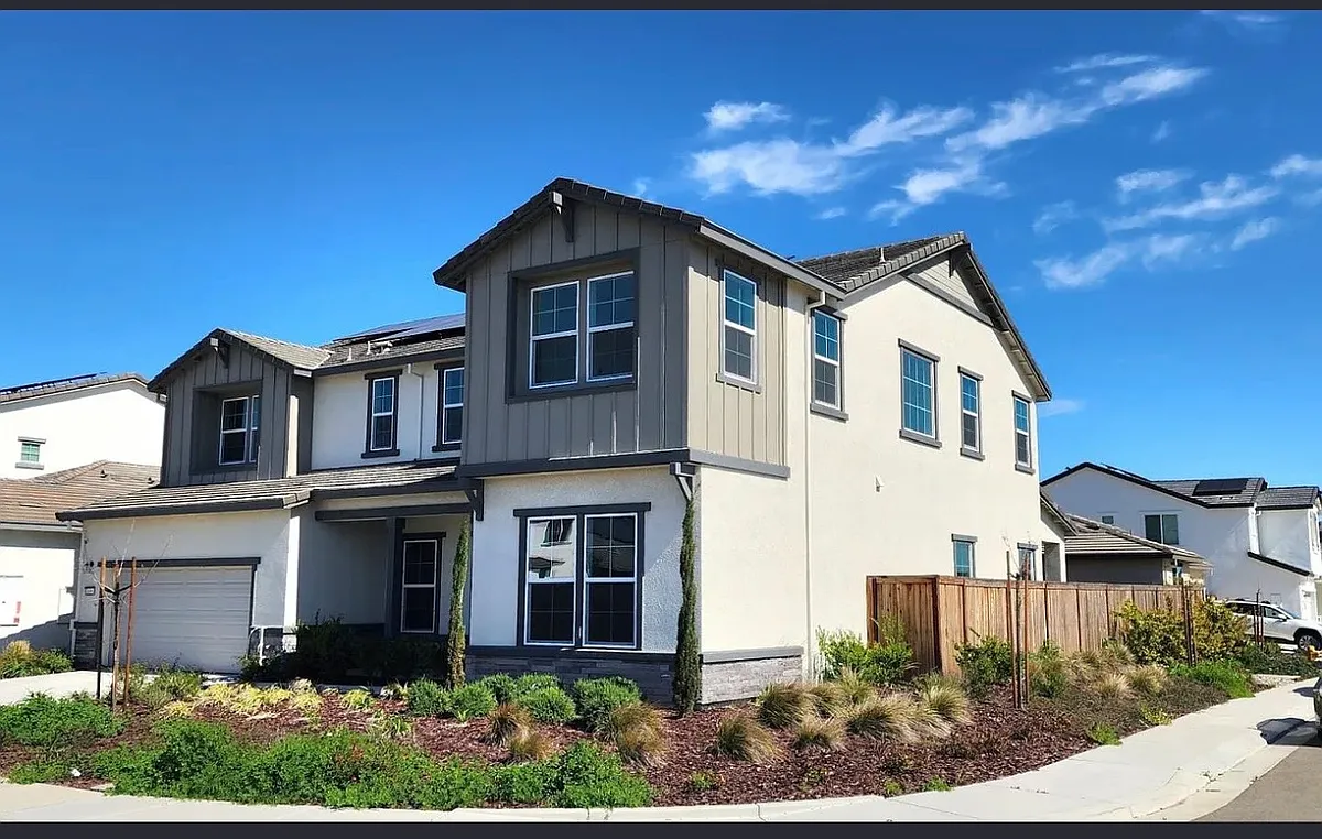 Building Photo - 1490 Spanish Oak Ave